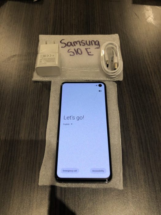 Samsung-S10e-Front